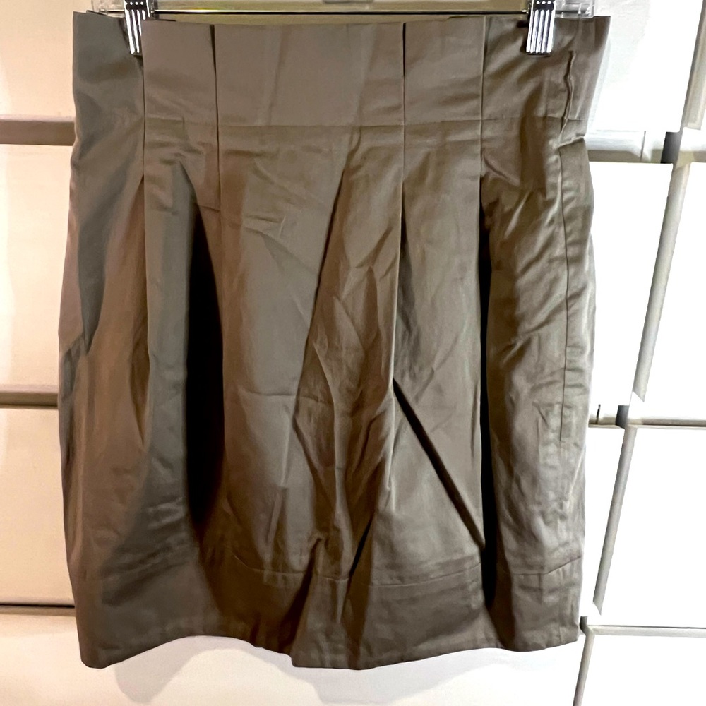 BCBGMaxAzria High-waisted Pleated Mini w/pockets Sz. 6